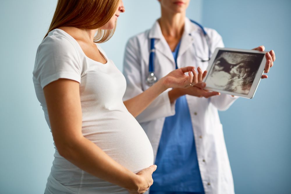 Discussing pregenancy issues with women